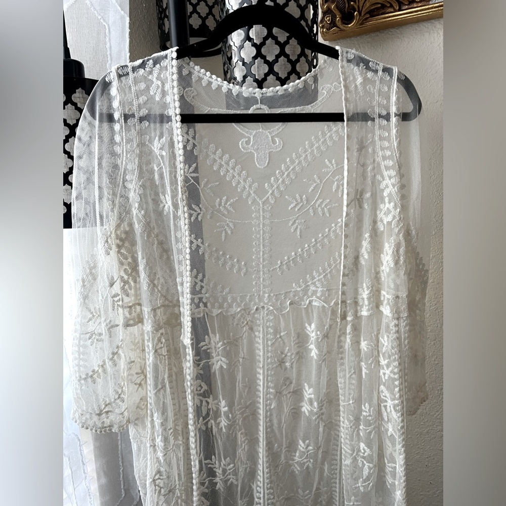 Beautiful Kimono - Picture 3 of 4